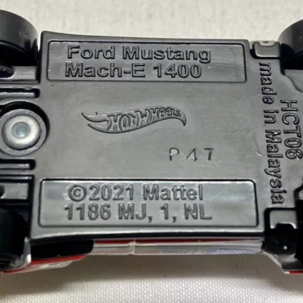 Hot Wheels Ford Mustang Mach-E 1400 Lot 2 Loose 1:64‎ HW Cars Red White Die-cast